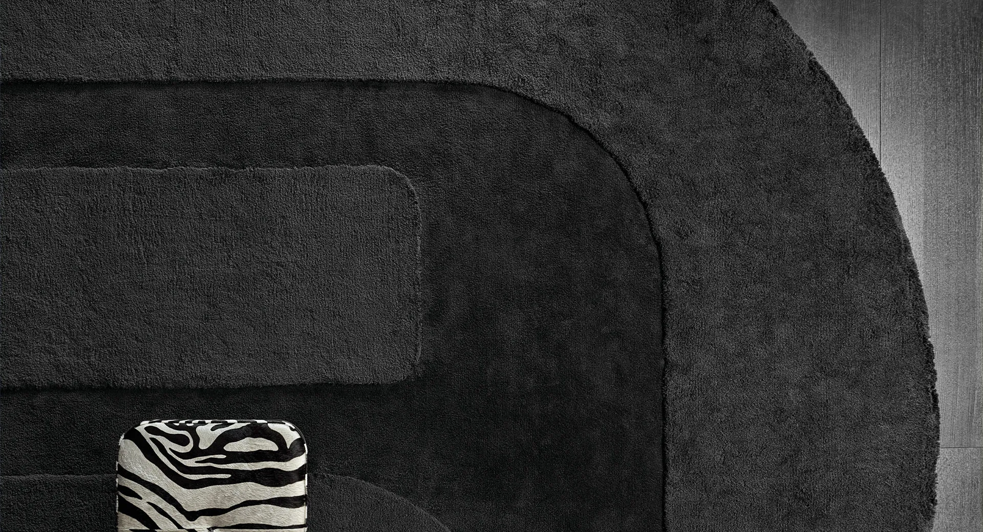 Minotti Wisp Relief